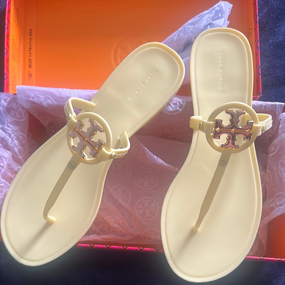 Tory Burch Red Geometric Box - Picture 4 of 7